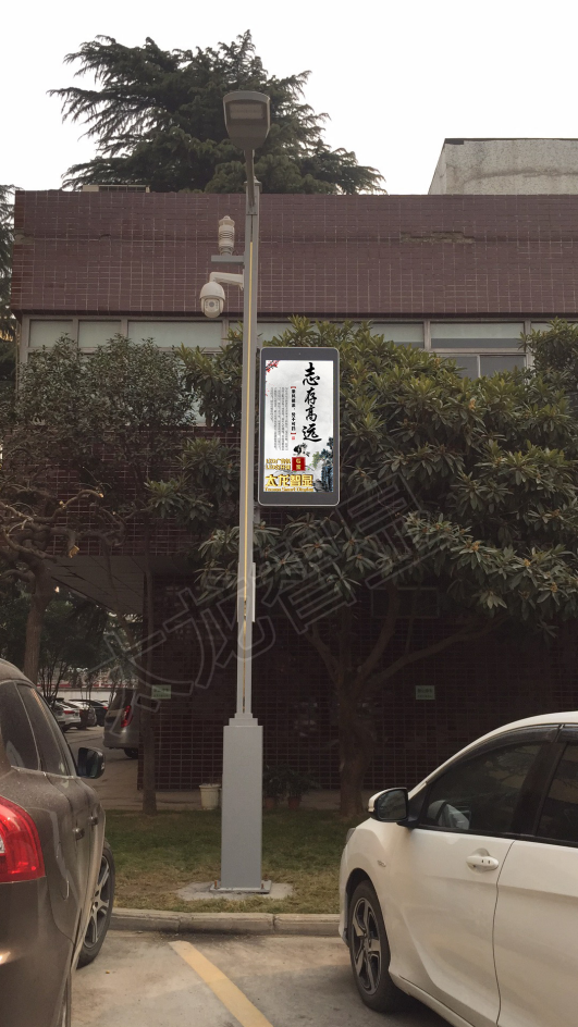 鄭州歐麗工業(yè)園采用太龍智顯P4型號單面LED燈桿屏，完成數(shù)字信息升級